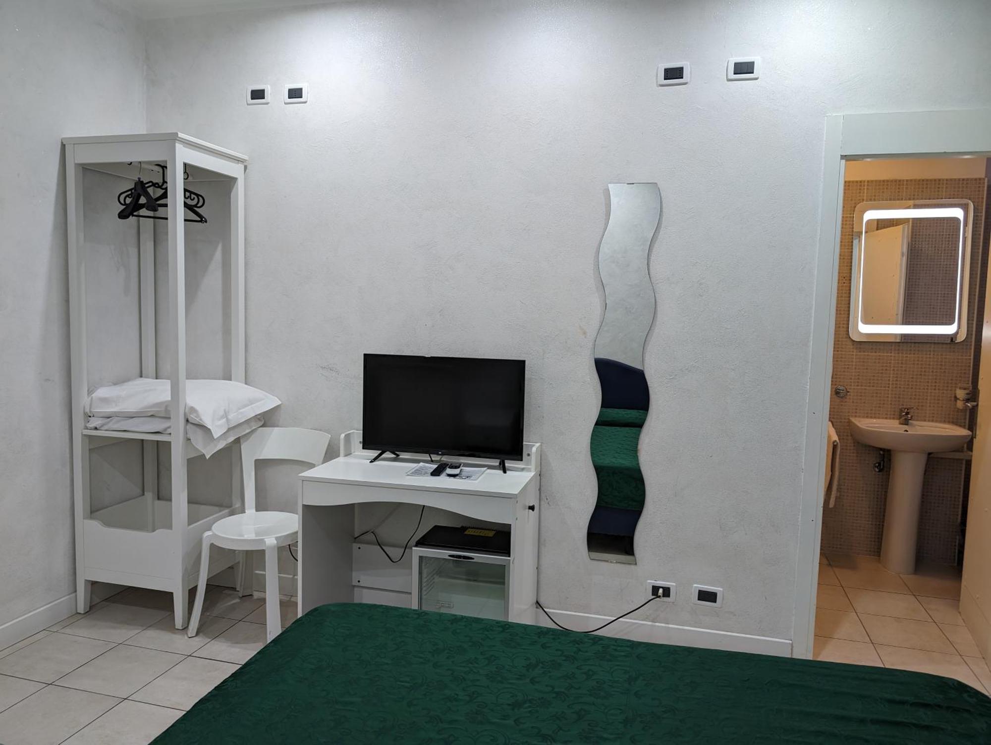 Pollon Inn Sanremo Bagian luar foto