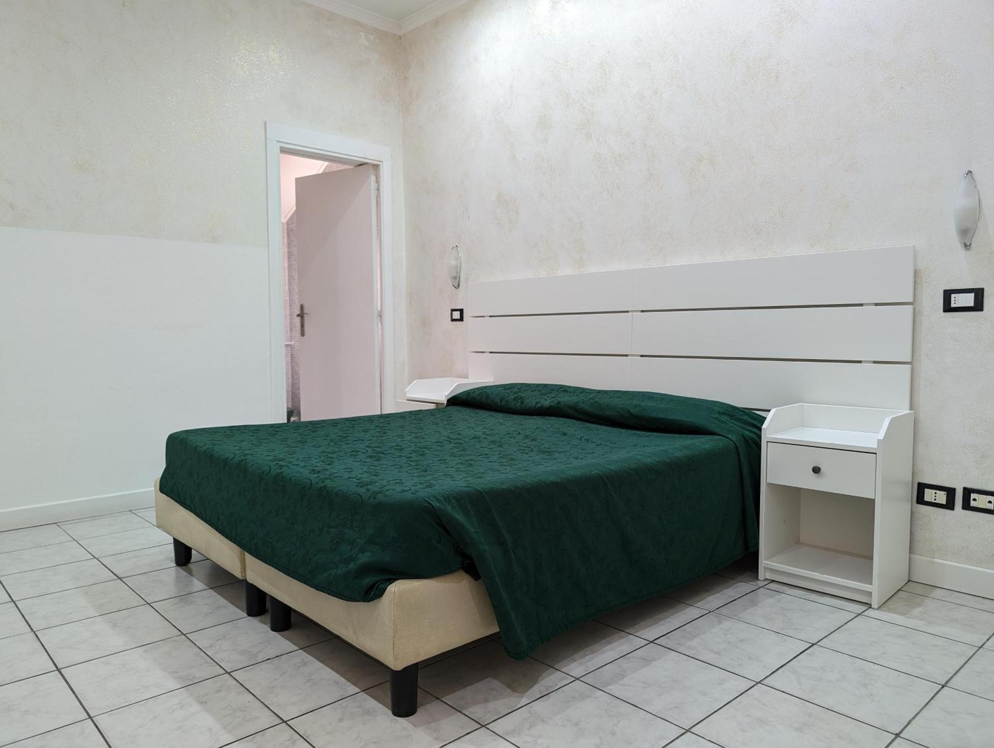Pollon Inn Sanremo Bagian luar foto